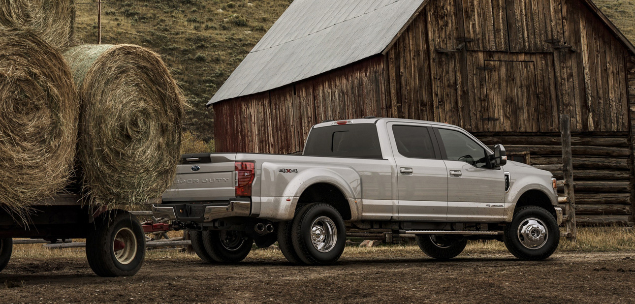 2020 Ford Super Duty 2020 Ford Super Duty towing hay bails