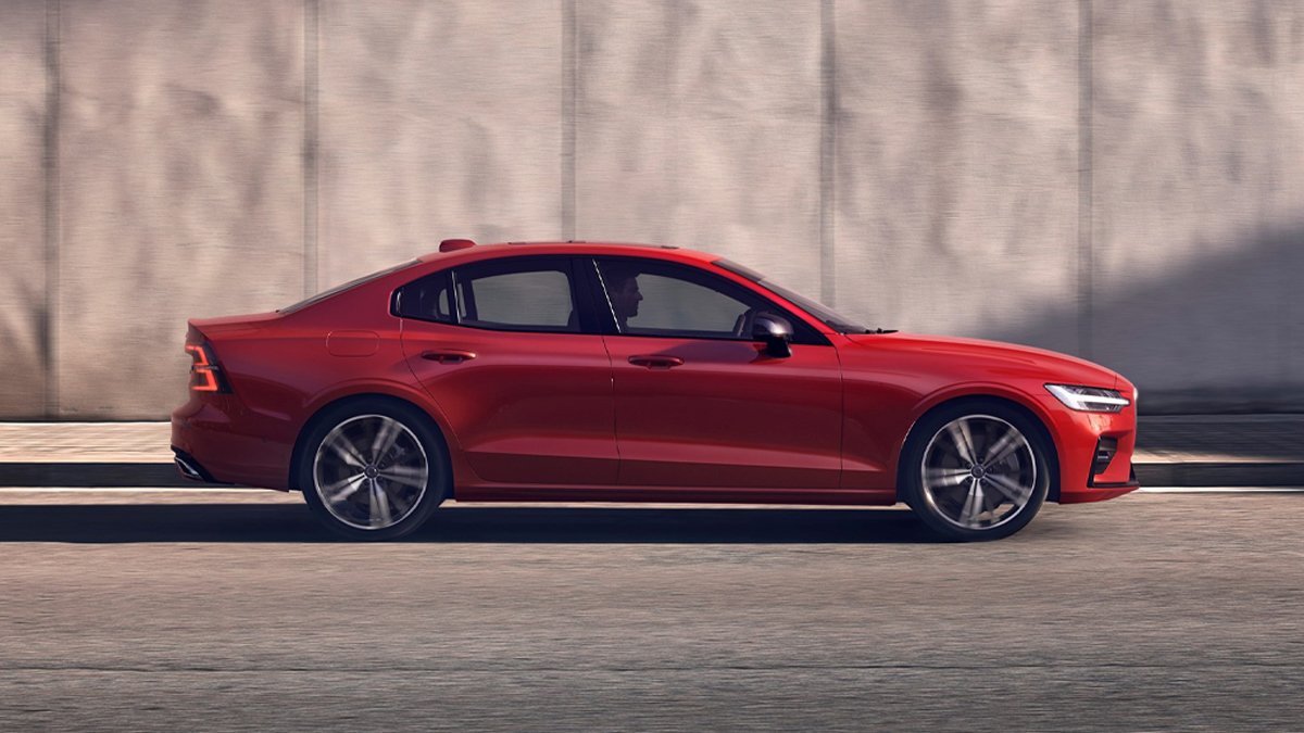 2020 Volvo S60 T6 Momentum shown 2020 Volvo S60 T6 Momentum