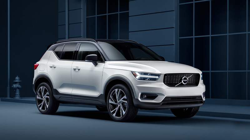 2020 VOLVO XC40 2020 VOLVO XC40 Parked under a bridge
