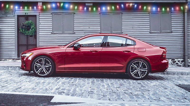 2020 VOLVO S60 T5 R-Design Parked by house with holiday decorations
